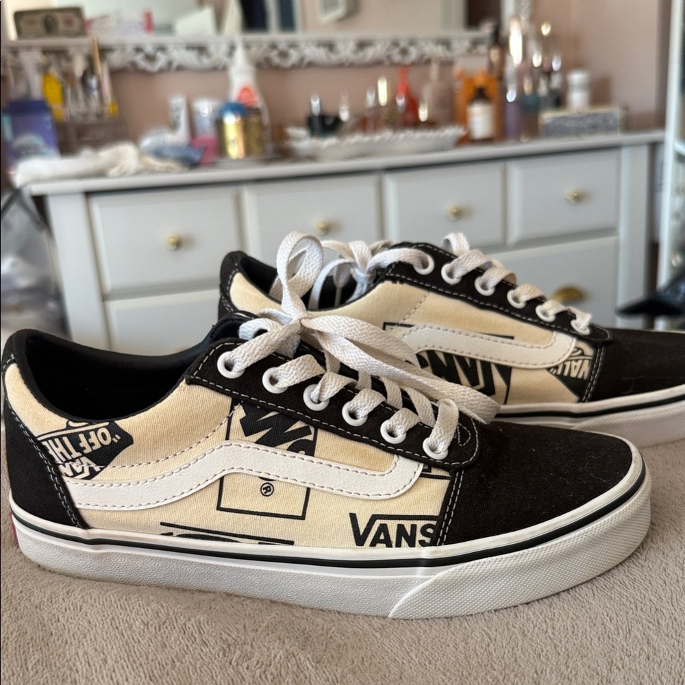 Vans Women's Black and Cream Sneakers